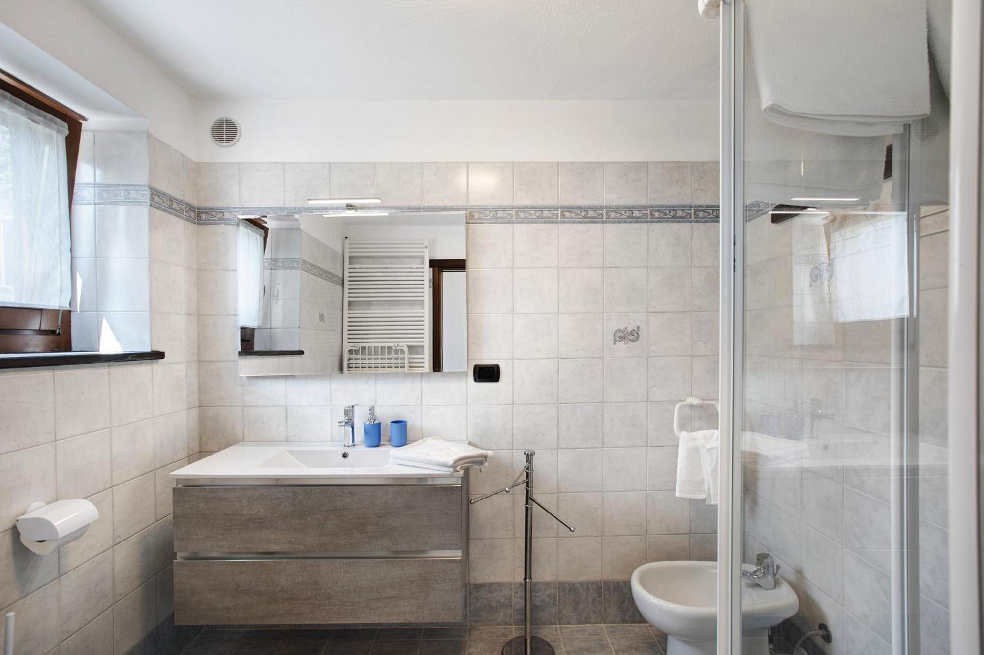 Casa Sabrina - Appartamento Blu Aosta Ngoại thất bức ảnh