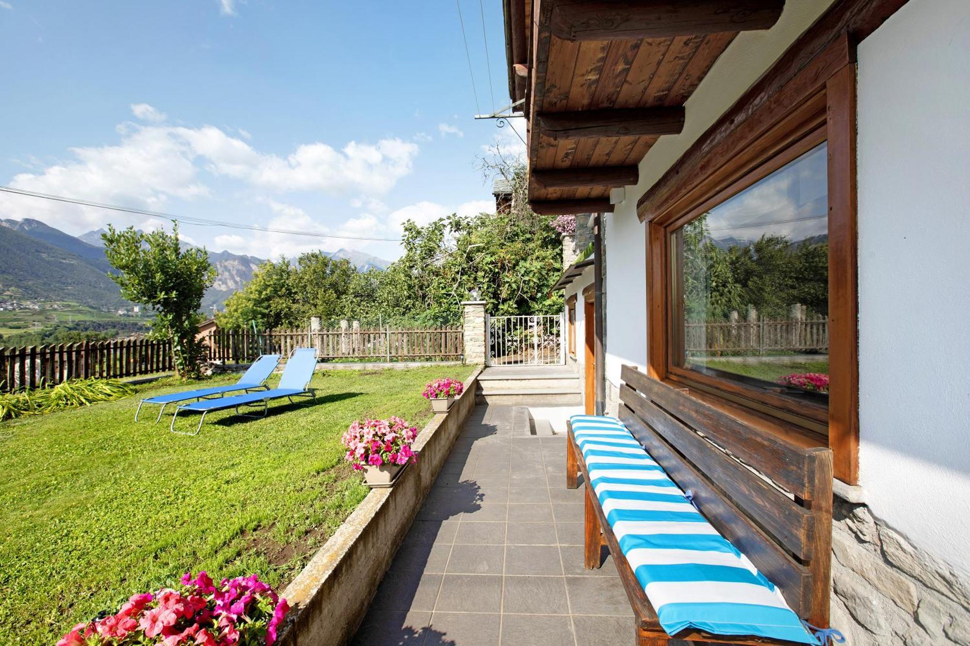 Casa Sabrina - Appartamento Blu Aosta Ngoại thất bức ảnh