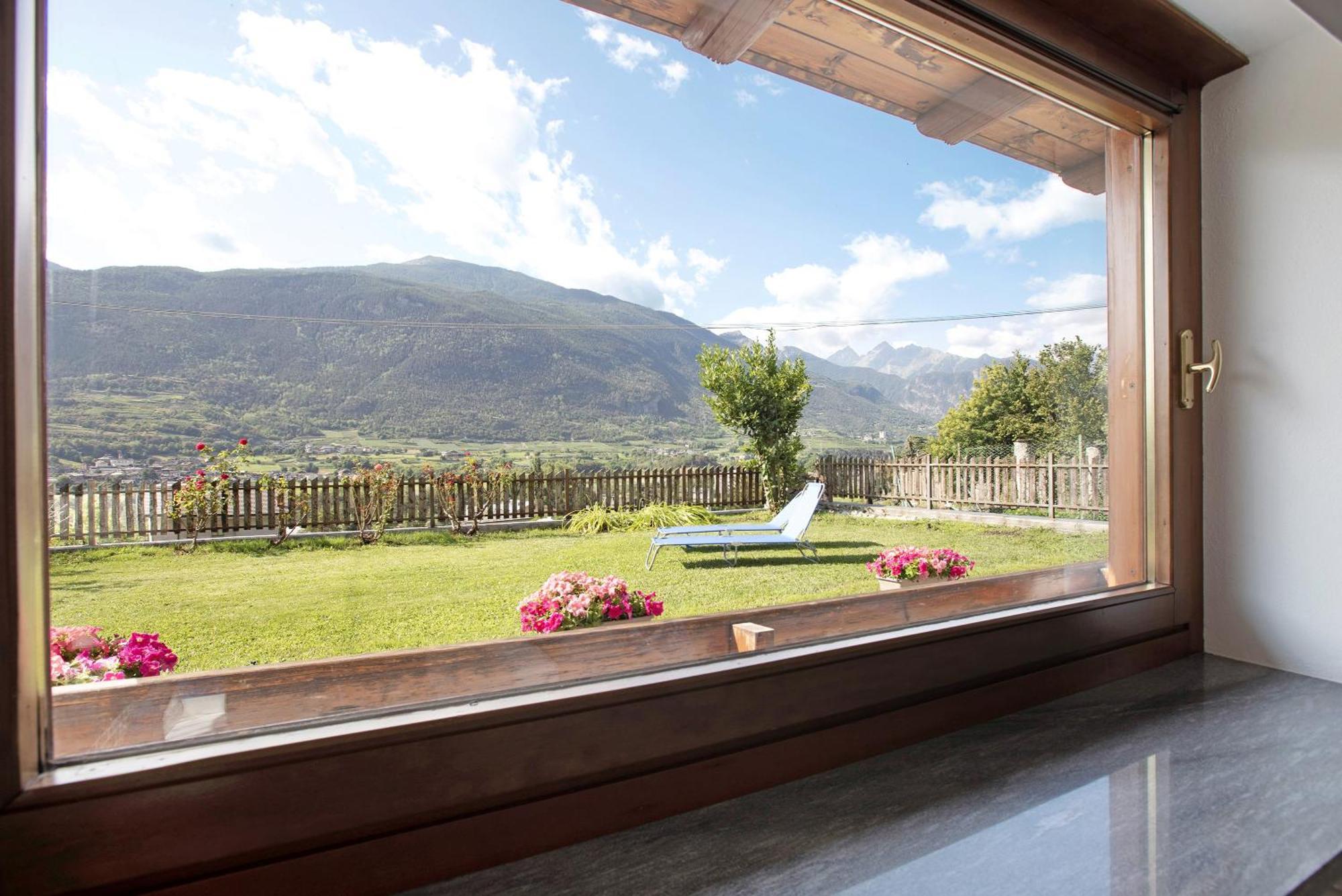 Casa Sabrina - Appartamento Blu Aosta Ngoại thất bức ảnh