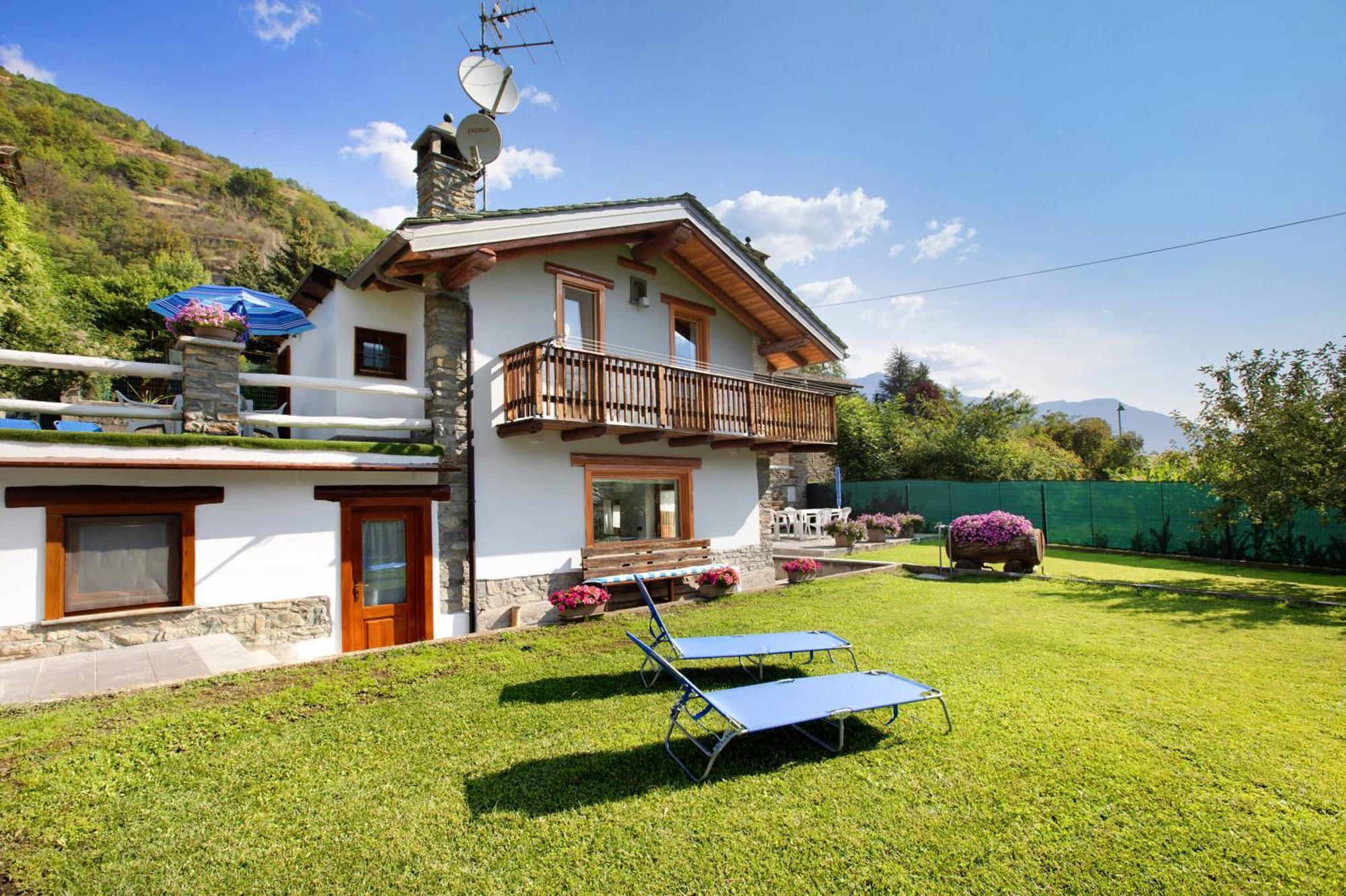 Casa Sabrina - Appartamento Blu Aosta Ngoại thất bức ảnh