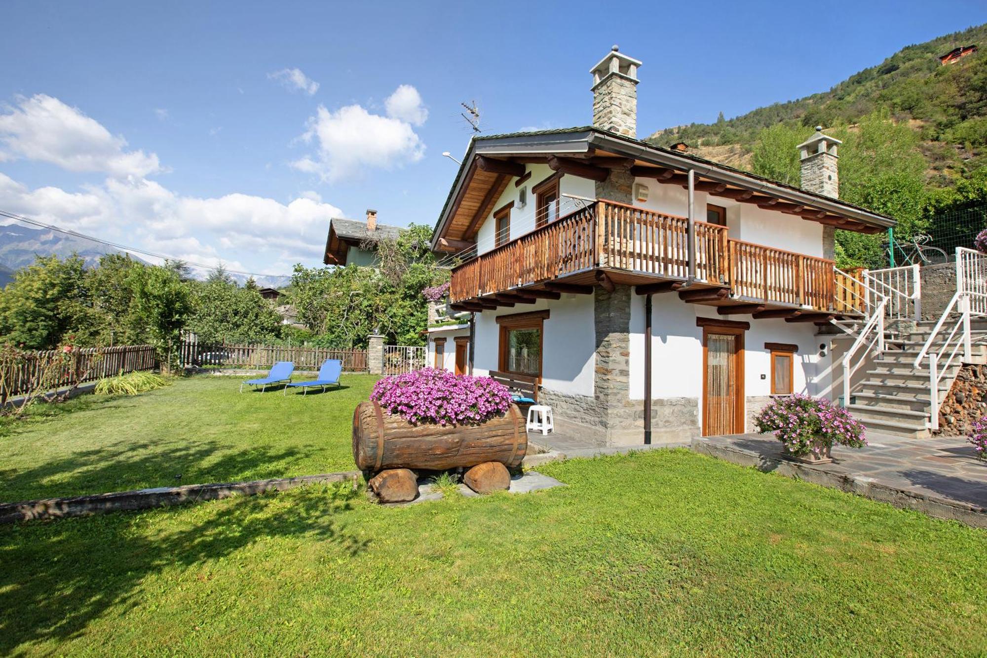 Casa Sabrina - Appartamento Blu Aosta Ngoại thất bức ảnh
