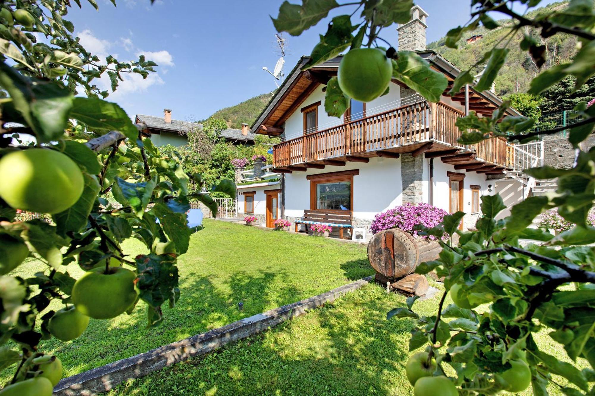 Casa Sabrina - Appartamento Blu Aosta Ngoại thất bức ảnh